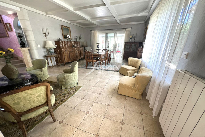 Maison - 222 m² - 9 pièces