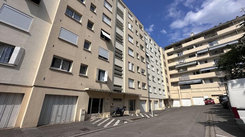 Appartement - 82 m² - 4 pièces