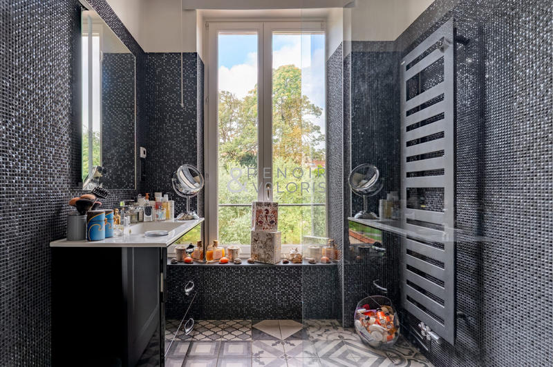 Maison - 302 m² - 10 pièces