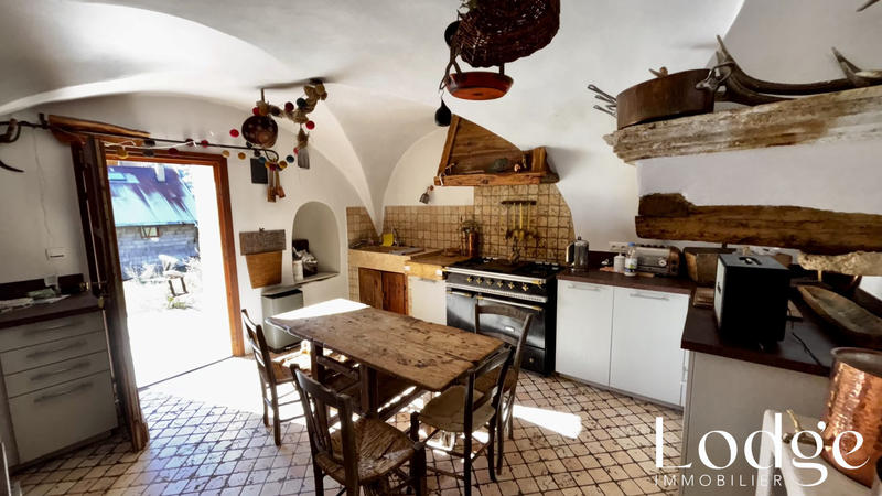 Maison - 440 m² - 12 pièces