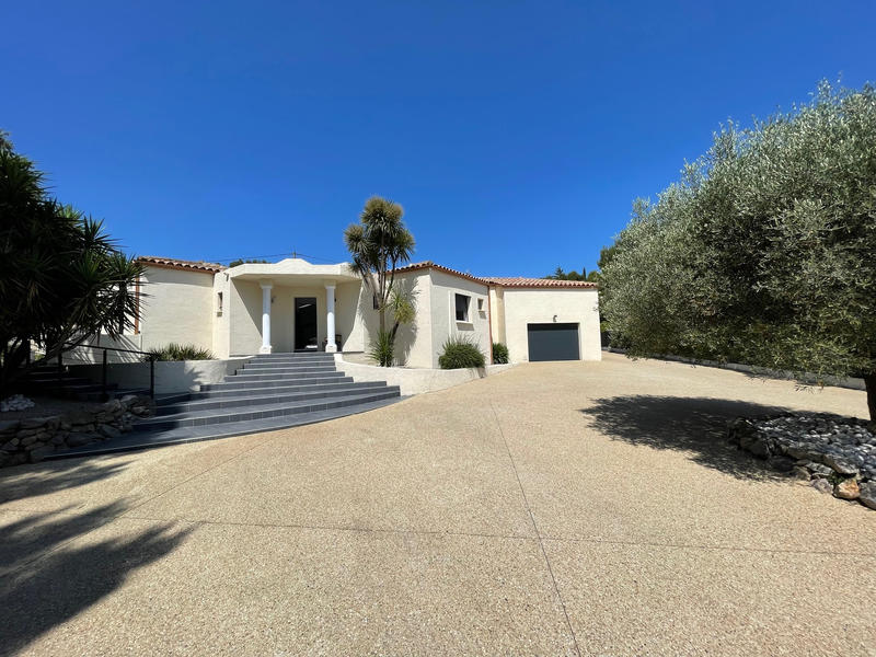 Villa - 220 m² - 9 pièces