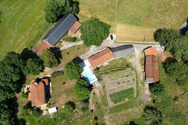 Maison - 590 m² - 16 pièces