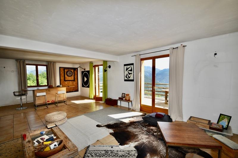 Maison - 180 m² - 6 pièces