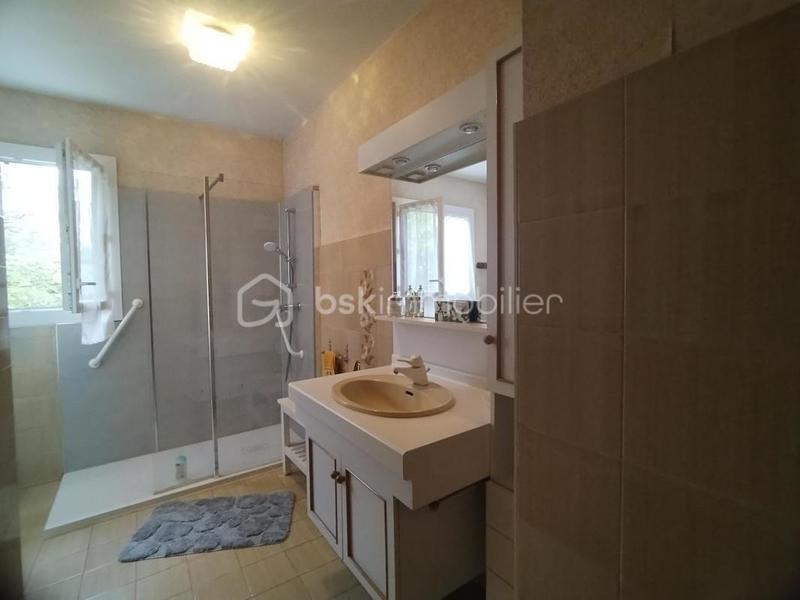 Maison traditionnelle - 222 m² - 9 pièces