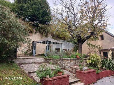 Demeure - 271 m² - 8 pièces