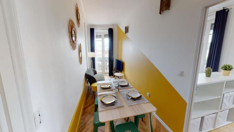 Chambre - 11 m² - 5 pièces