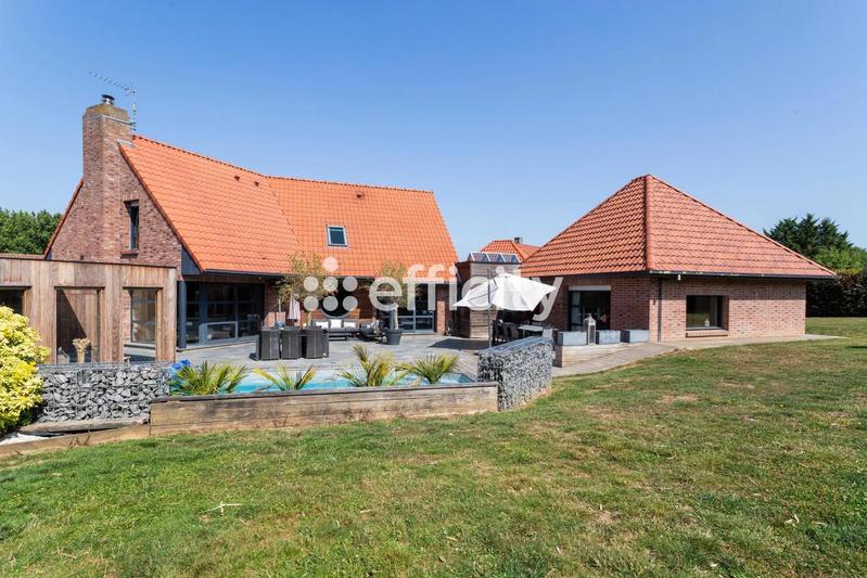 Maison - 315 m² - 8 pièces