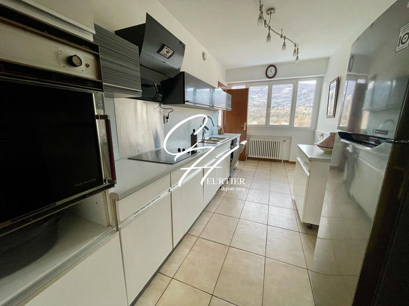 Appartement - 98 m² - 4 pièces