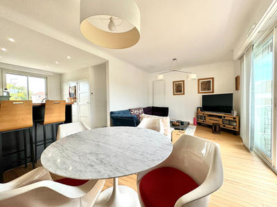 Maison - 210 m² - 8 pièces