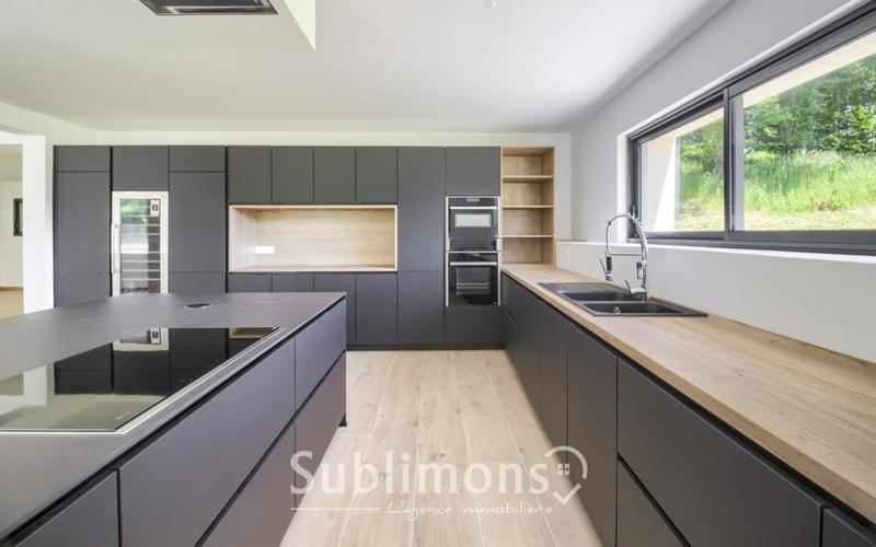 Propriété - 220 m² - 6 pièces