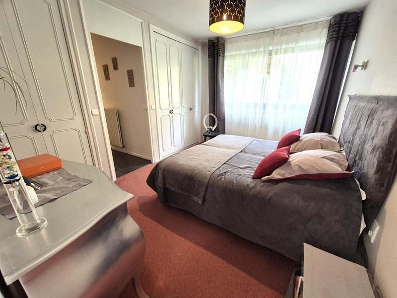 Maison - 245 m² - 9 pièces