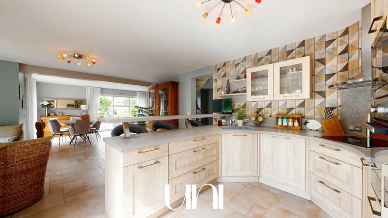 Maison - 190 m² - 5 pièces