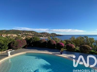 Maison - 219 m² - 7 pièces