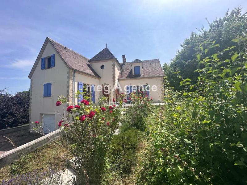 Maison - 230 m² - 6 pièces