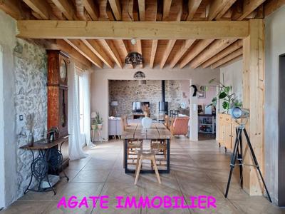 Maison en pierre - 174 m² - 7 pièces