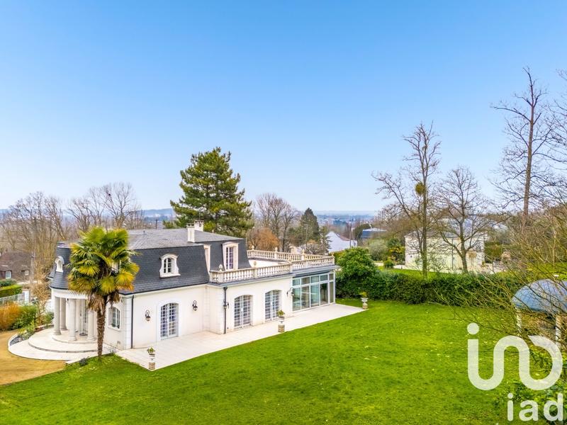 Maison - 230 m² - 9 pièces