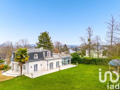 Maison - 230 m² - 9 pièces