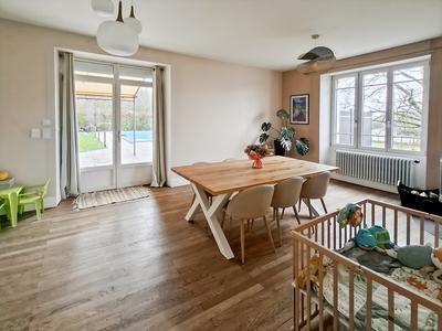 Maison - 185 m² - 7 pièces