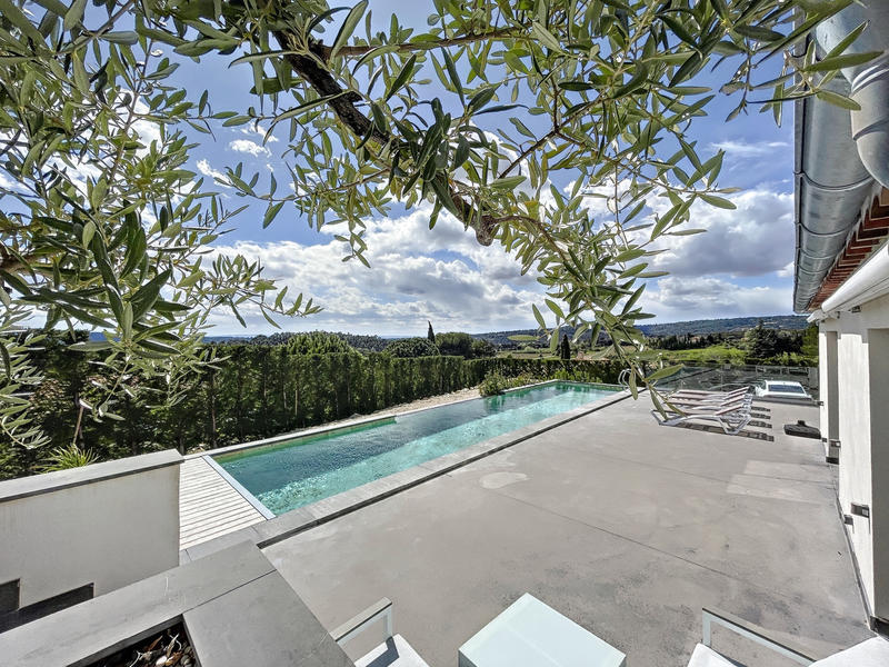 Villa - 300 m² - 6 pièces