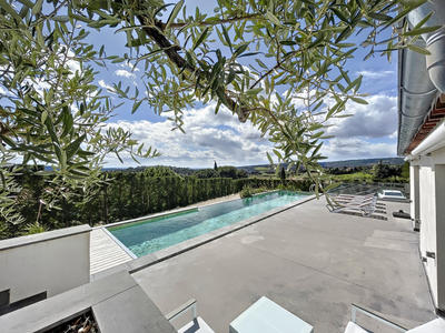 Villa - 300 m² - 6 pièces