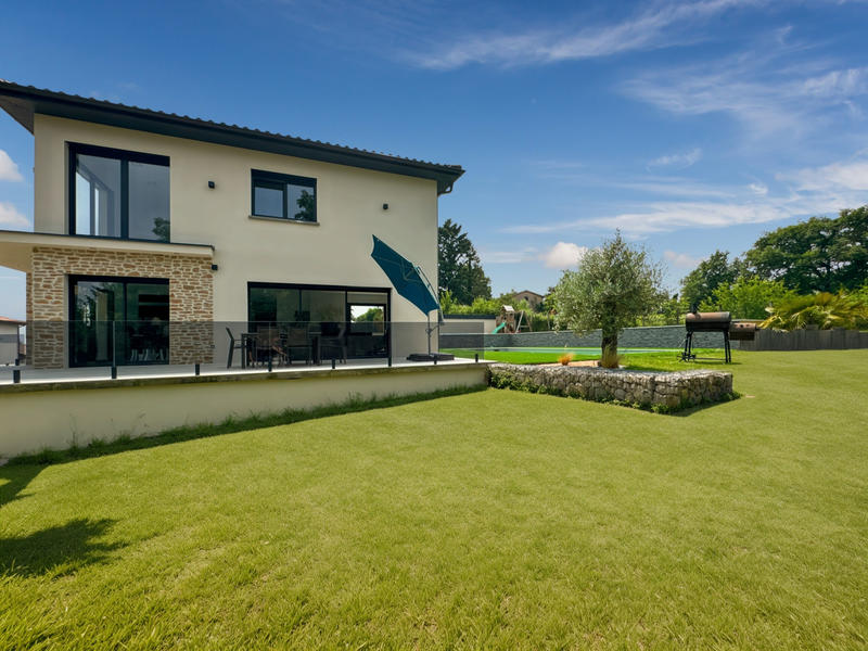 Maison - 180 m² - 6 pièces