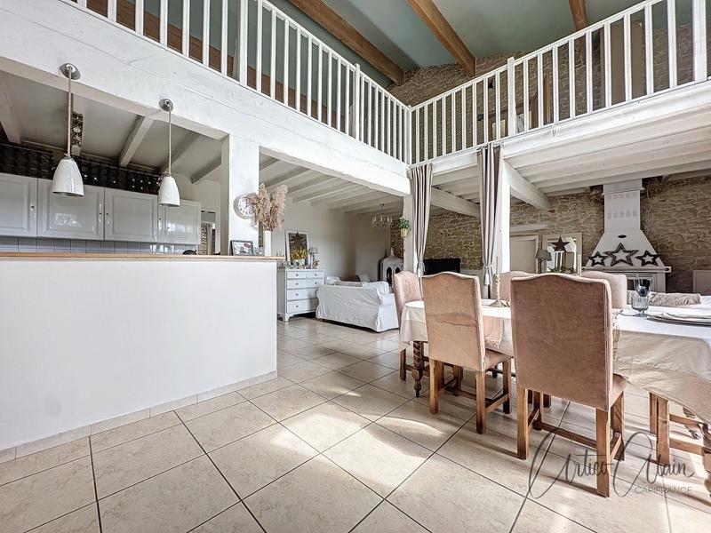 Maison en pierre - 676 m² - 11 pièces