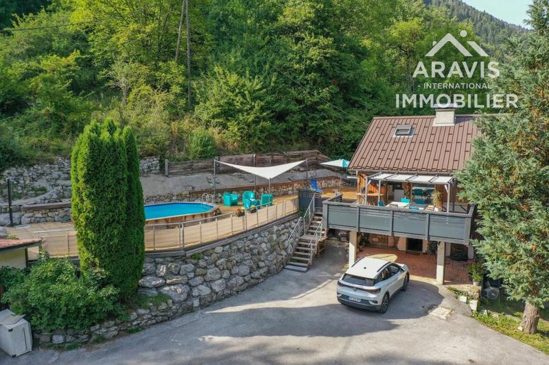 Propriété - 234 m² - 7 pièces