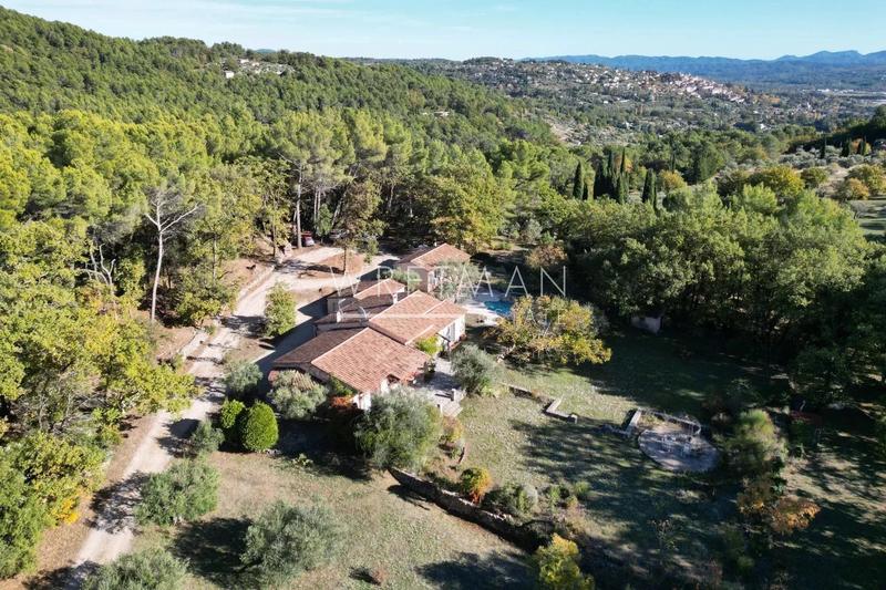 Villa - 188 m² - 8 pièces
