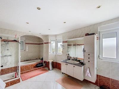 Villa - 272 m² - 6 pièces