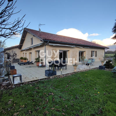 Maison - 232 m² - 11 pièces