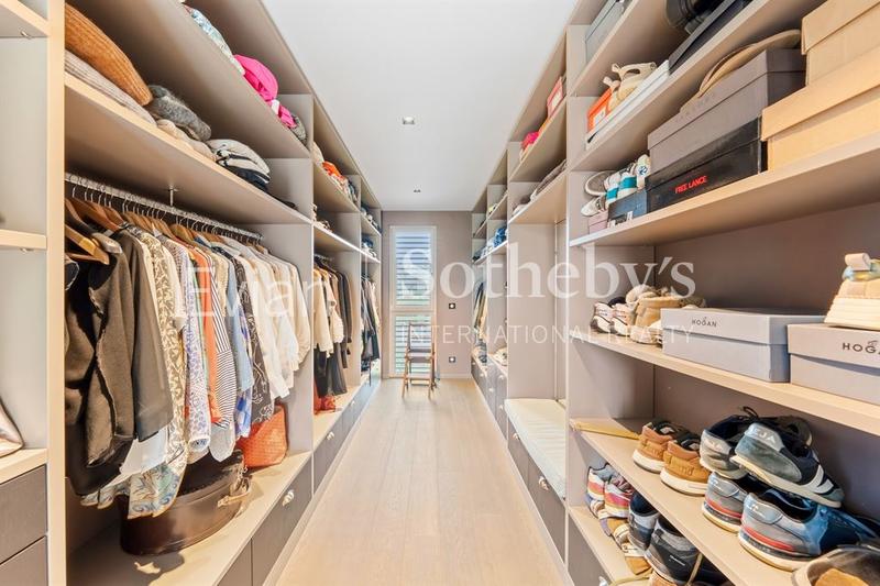 Maison - 302 m² - 7 pièces