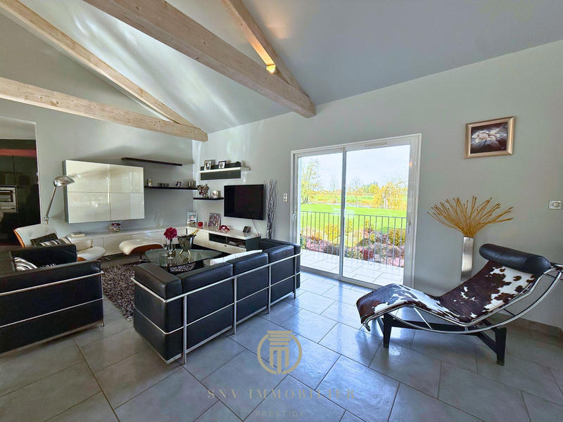 Maison - 276 m² - 9 pièces