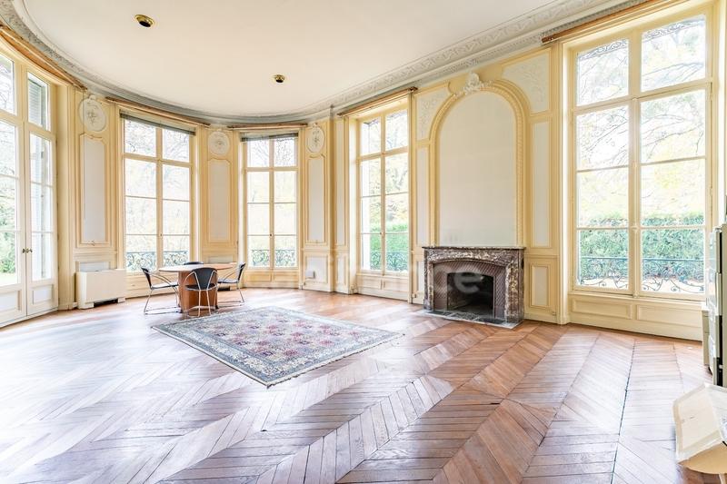 Château - 736 m² - 30 pièces