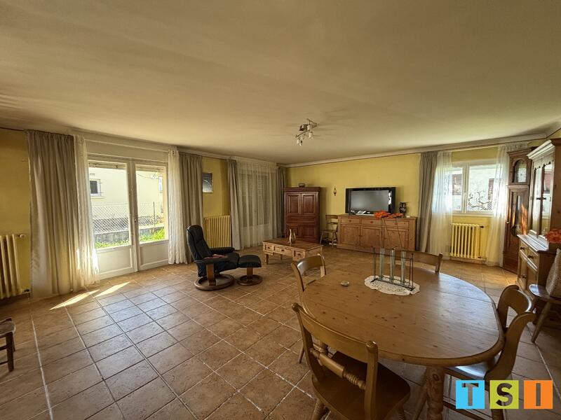 Maison - 215 m² - 7 pièces