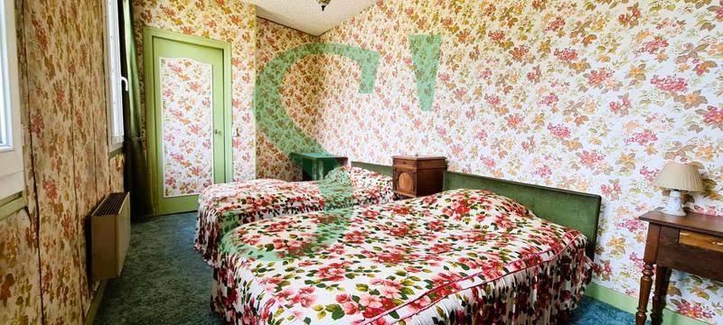 Maison - 216 m² - 10 pièces