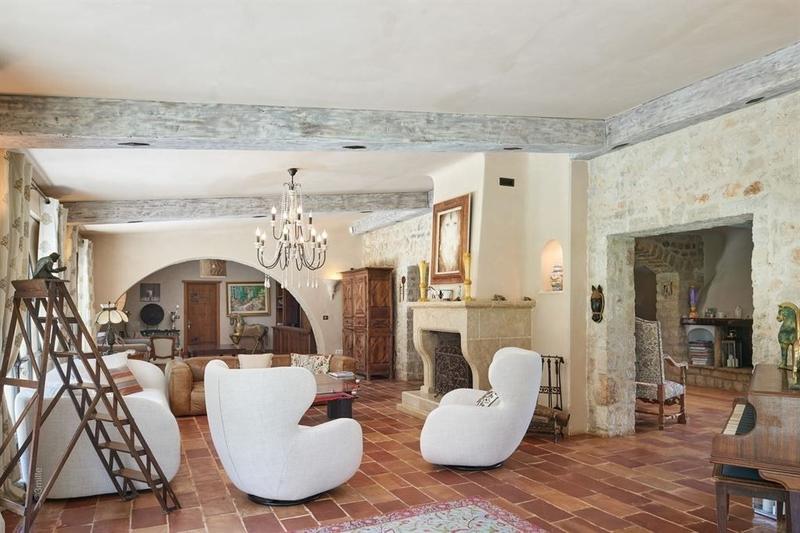 Maison - 700 m² - 12 pièces