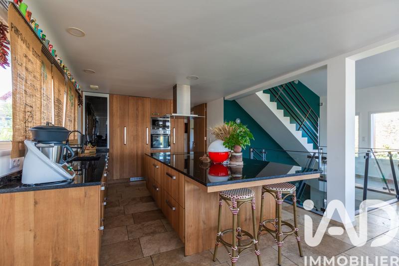 Maison - 238 m² - 6 pièces