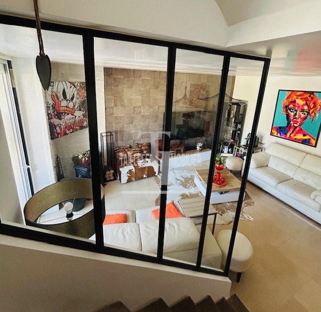 Maison - 208 m² - 7 pièces