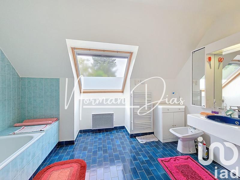 Maison - 238 m² - 9 pièces