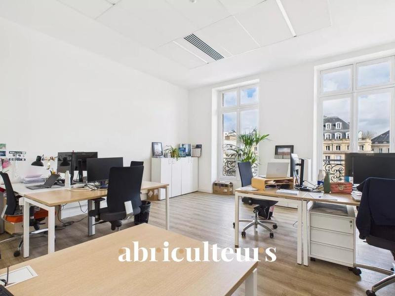 Bureau - 215 m²