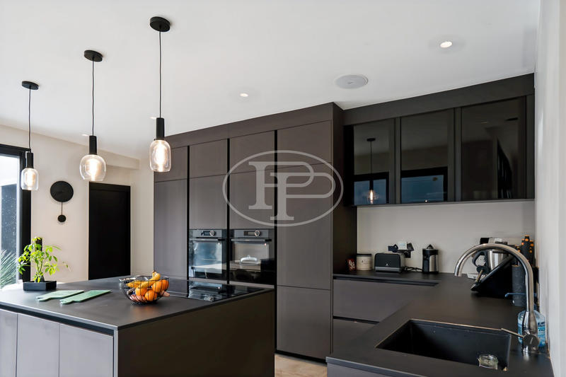 Maison contemporaine - 189 m² - 6 pièces