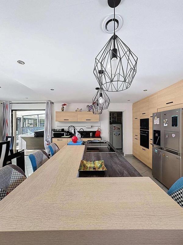 Maison - 143 m² - 5 pièces