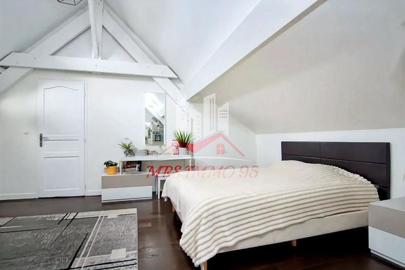 Propriété - 389 m² - 8 pièces