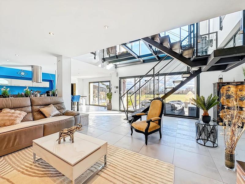 Maison - 260 m² - 10 pièces