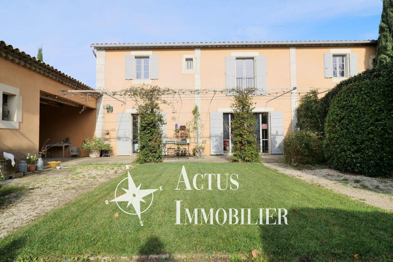 Maison - 202 m² - 7 pièces