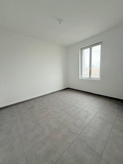 Appartement - 80 m² - 5 pièces