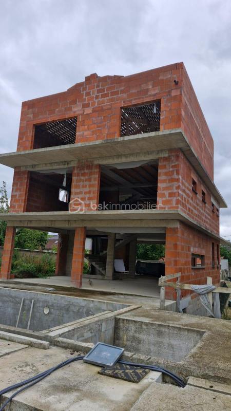 Maison - 275 m² - 8 pièces