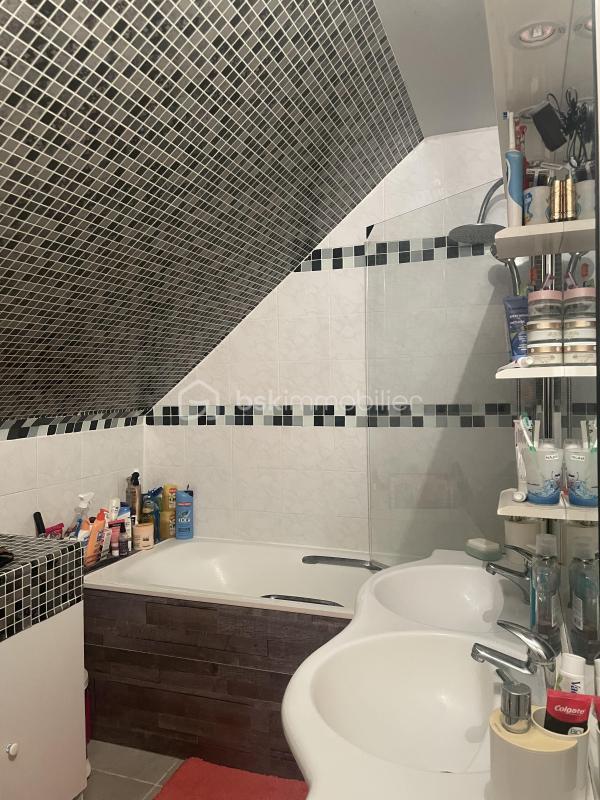 Maison traditionnelle - 90 m² - 6 pièces