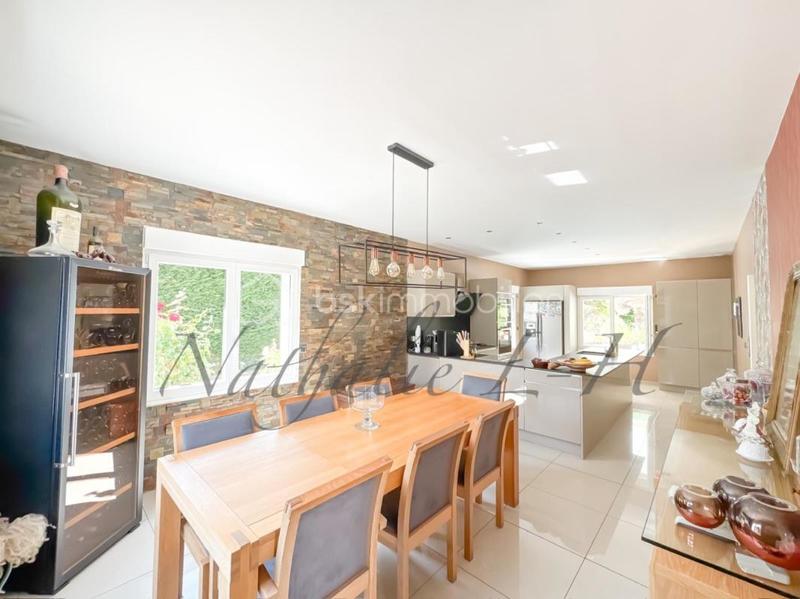 Pavillon - 224 m² - 6 pièces