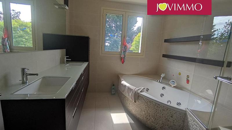 Maison - 180 m² - 7 pièces